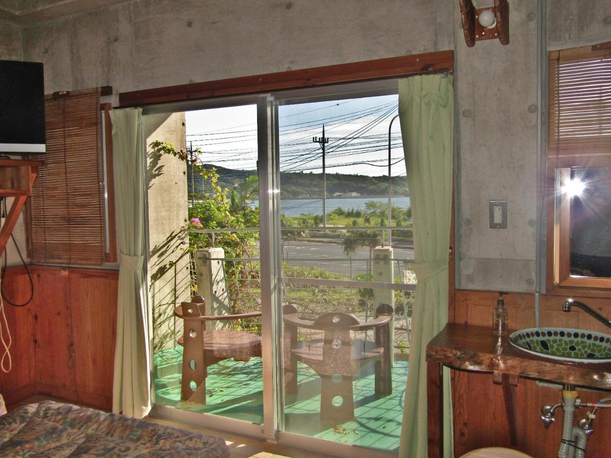 Buzz Resort Onna Esterno foto